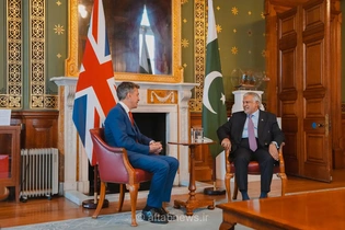دیدار وزیر خارجه انگلیس و معاون نخست‌وزیر پاکستان در لندن
