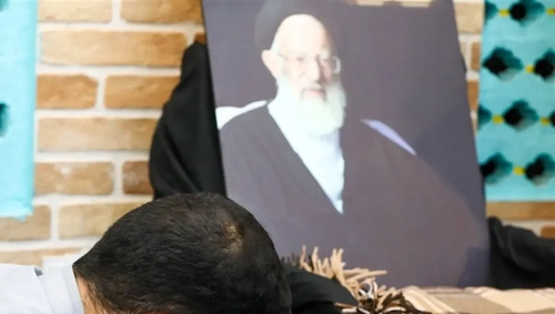 وداع با پیکر آیت‌الله شبیری زنجانی در قم/ نماز در مسجد امام حسن عسکری(ع)