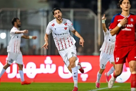 پرسپولیس صدر جدول را از سپاهان پس گرفت