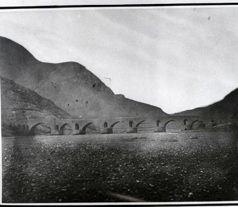 نمایی از پل منجیل در دوران قاجار