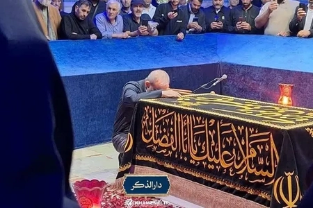 پزشکان در حرم رضوی به مزار رهبر شهید انقلاب ادای احترام کرد