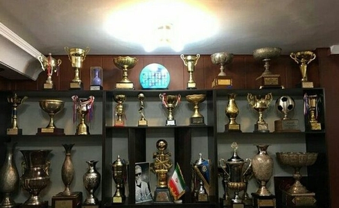 واکنش پیشکسوتان استقلال به اظهارات مالک تراکتور