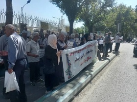 راهپیمایی بازنشستگان فولاد اصفهان مقابل استانداری/ اعتراض به وضعیت بیمه و مطالبات