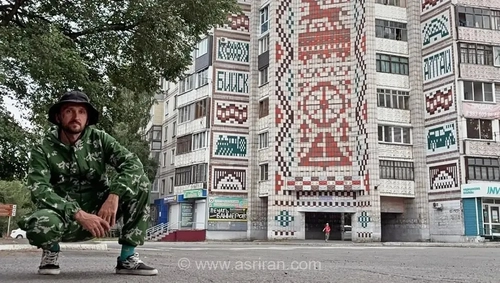 «دروازه آلتای» در روسیه: بازآفرینی معماری شوروی با یک اثر هنری دیواری
