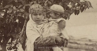 تصویری قدیمی از یک خانواده زرتشتی در ایران؛ نگاهی به زندگی 140 سال پیش