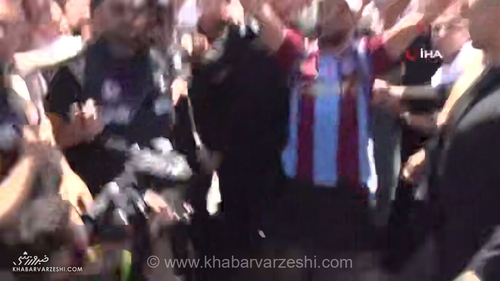 استقبال داغ از محمد صلاح در ترکیه؛ ستاره مصری با تشویق‌های معروف هواداران ترابزون همراه شد