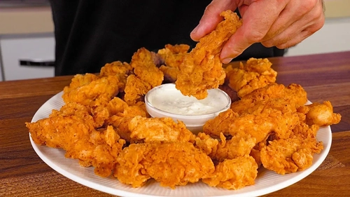 طرز تهیه ناگت مرغ سوخاری خانگی به سبک KFC با سس سیر تند