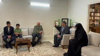 قالیباف در دیدار با خانواده شهدا: خادمی و نصیرزاده اسوه‌های مجاهدت بودند