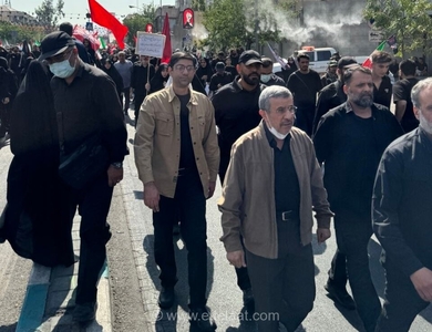 پایان چند ماه غیبت؛ محمود احمدی‌نژاد در مراسم تشییع رهبر شهید