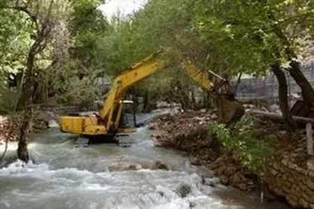عملیات ضربتی در دل شب؛ توقیف بیل‌های مکانیکی متخلف در حریم رودخانه زاینده‌رود اصفهان