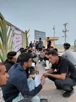 تجمع جوانان بیکار اهوازی مقابل شرکت نیشکر دعبل؛ خواستار استخدام می‌باشند