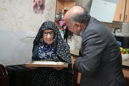دیدار مدیرعامل بیمه دی با خانواده شهدا و ابلاغ سلام رییس بنیاد شهید