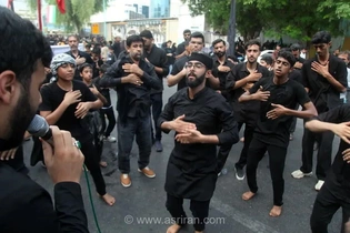 حال‌وهوای عزاداران حسینی در مراسم ظهر عاشورا