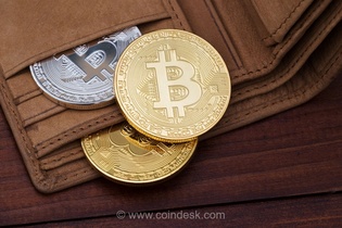 کیف پول‌های بیت‌کوین که به مدت ۱۰ سال دست‌نخورده بودند، ۴۰ میلیون دلار جابجا کردند؛ اکثر تراکنش‌ها از صرافی‌ها عبور نکردند