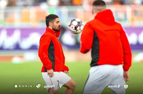 گرم کردن بازیکنان پرسپولیس پیش از دیدار با مس شهربابک