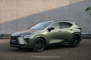 به‌روزرسانی لکسوس NX با افزایش بُرد PHEV و کاهش دکمه‌ها
