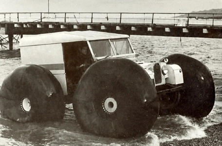 لندرور عجیب سال 1969؛ خودرویی برای زمین و آب! (+عکس)