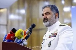 فرمانده نیروی دریایی ارتش با خانواده شهید ناوسروان عماد هرمزی دیدار کرد