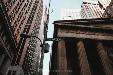 تشدید رقابت بانک‌ها بر سر پاداش استیبل‌کوین‌ها همزمان با رای‌گیری لایحه Clarity Act در سنا