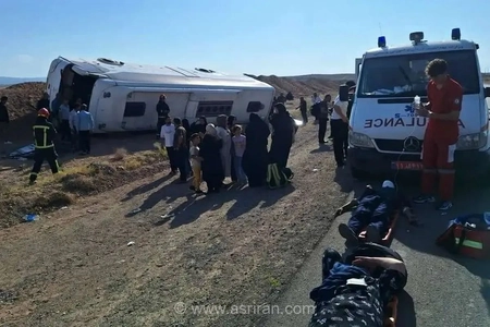 واژگونی مرگبار اتوبوس در محور شاهرود به میامی؛ ۱۰ مسافر راهی بیمارستان شدند