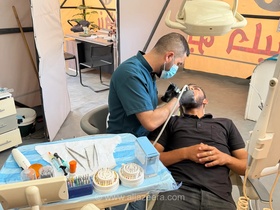 محاصره غزه توسط اسرائیل؛ دندانپزشکان مجبور به فعالیت در خیابان‌ها