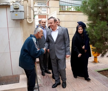بازدید استاندار قزوین از مرکز توانبخشی سالمندان خانه پدربزرگ‌ها