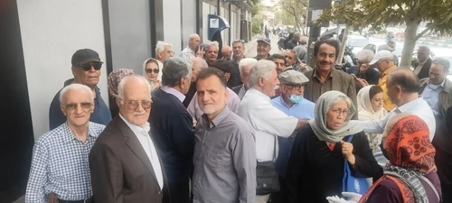 تجمع بازنشستگان صنعت فولاد مقابل وزارت کار، خواستار اجرای آیین‌نامه استخدامی