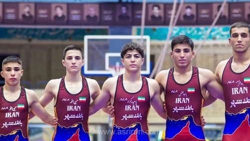 درخشش آزادکاران نوجوان ایران در باکو؛ دو نماینده کشورمان مقتدرانه راهی دیدار فینال مسابقات جهانی شدند