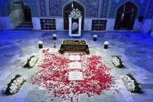 اجرای طرح ویژه ساماندهی زیارت مزار رهبر شهید انقلاب در حرم مطهر رضوی با چهار مسیر اختصاصی