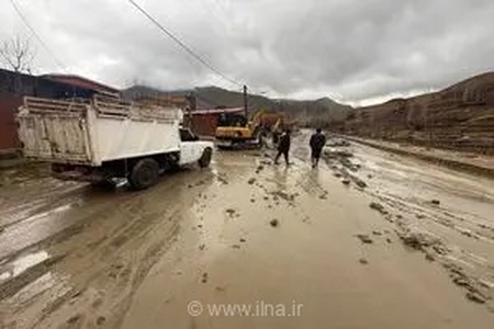 خسارت سیلاب به راه‌های روستایی و کشاورزی کلات؛ گرفتار شدن گردشگران در هزارمسجد