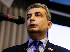 روسیه ممنوعیت انتخاباتی حزب یابلکو را تایید کرد و معاون رئیس آن را زندانی کرد