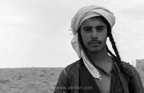 روایتی از تاریخ نفت ایران؛ تصویری دیدنی از یک جوان جنوبی در کنار چاه نفت در سال ۱۳۲۴