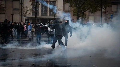 بازداشت بیش از ۱ هزار و ۳۰۰ نفر در فرانسه طی اعتراضات سراسری ۲۴ اکتبر