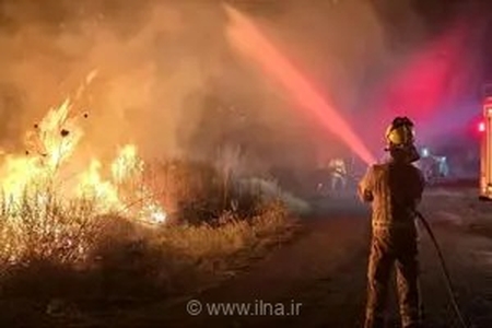 مهار حریق گسترده در کارگاه تولید قالپاق و جلوپنجره در روستای ناظریه مشهد با تلاش آتش‌نشانان
