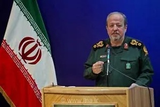 فرماندهی نبردهای آینده؛ سرپرست وزارت دفاع بر لزوم پیشی گرفتن صنعت دفاعی از نیازهای میدان نبرد تأکید کرد