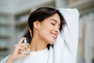 آیا استفاده روزانه از عطر روی پوست خطر ابتلا به سرطان و ناباروری را افزایش می‌دهد؟