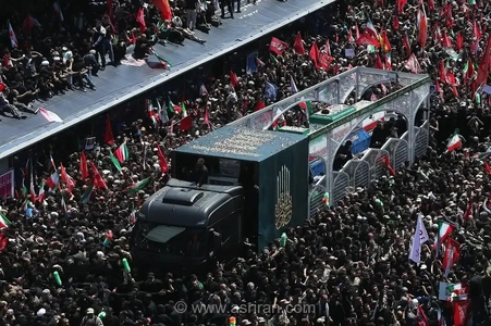 لحظاتی از تشییع پیکر رهبر شهید در میدان آزادی تهران