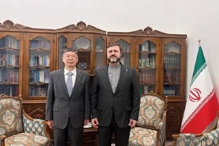 تاکید ایران و چین بر توسعه همکاری‌ها و مقابله با یک‌جانبه‌گرایی