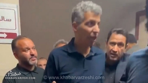 حضور غافلگیرکننده عادل فردوسی‌پور در مراسم ترحیم اکبر عبدی؛ ویدیویی از همدردی چهره‌های سرشناس با این هنرمند پیشکسوت