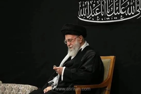تصاویری متفاوت از حضور و سخنرانی رهبر شهید انقلاب در مراسم عزاداری سال گذشته شهادت امام رضا (ع)