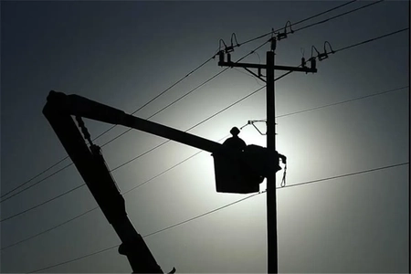قطع برق در برخی مناطق تهران به دلیل طوفان و وزش باد شدید