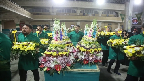 گل‌آرایی ضریح مطهر فاطمه معصومه (س) در آستانه ولادت زینب کبری