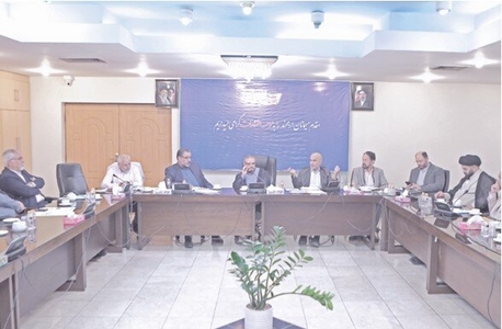 مؤمنی: رفع ساختاری فقر، اولویت به جای پرداخت‌های حمایتی