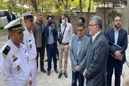 تجلیل وزیر بهداشت از دو بازمانده ناوشکن دنا به پاس ترویج فرهنگ ایثار و اهدای خون مستمر