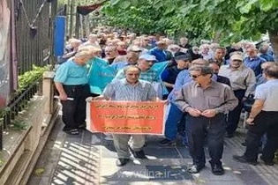 تجمع اعتراضی بازنشستگان مخابرات مقابل وزارت ارتباطات؛ از بلاتکلیفی بیمه تکمیلی تا مطالبه اجرای متناسب‌سازی حقوق