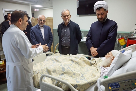 عیادت رئیس‌جمهور از آیت‌الله نوری همدانی