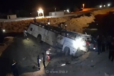 واژگونی اتوبوس کارگران معدن زغال‌سنگ راور ۱۵ مصدوم بر جای گذاشت