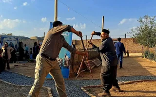 آیین سنتی چوق‌بازی در جشنواره گردشگری روستای ابراهیم‌آباد اراک برگزار شد