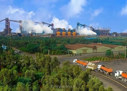 خسارت سنگین به فولاد خوزستان در پی حمله؛ دو کوره و مدول‌های احیا آسیب دیدند
