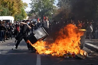 آشوب در خیابان‌های فرانسه: اعتراضات دانش‌آموزی به چالش جدی برای دولت تبدیل شد